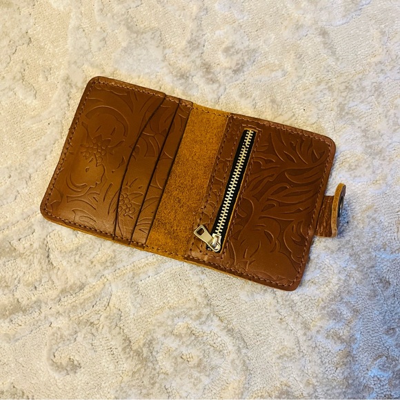 Portland Leather Embossed Brown Wallet - Picture 5 of 5